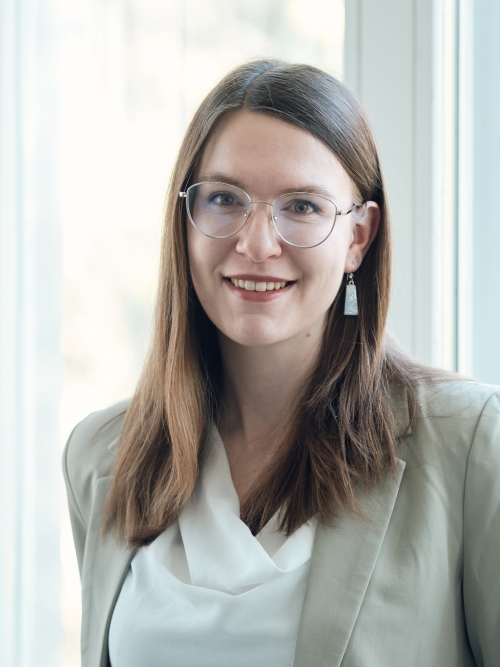  Lynn Selhofer